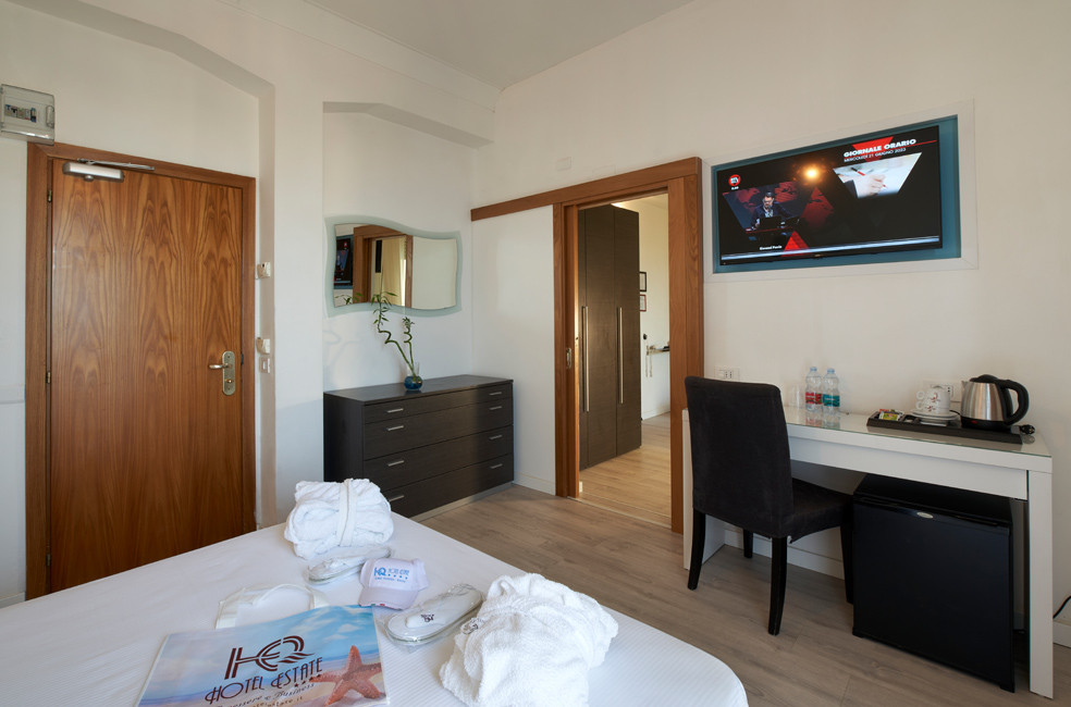 media.Suite-Frontemare_6Hotel-Estate-Torre-Pedrera