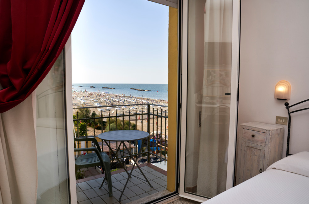 media.Camere-SuiteClassic_1Hotel-Estate-Torre-Pedrera