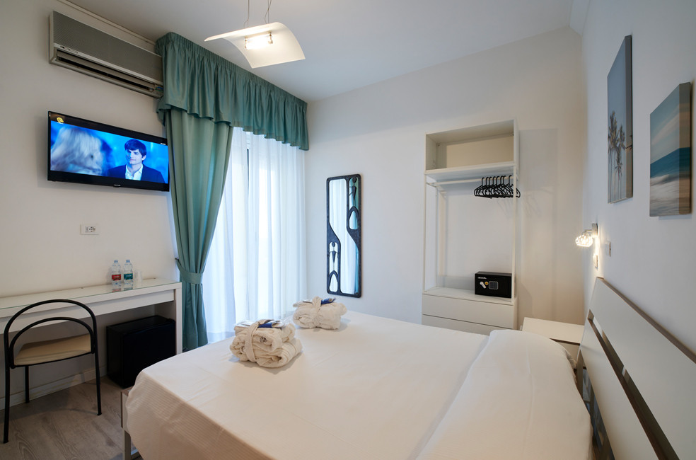 media.Camere-Superior-Terrace-Jacuzzi_1Hotel-Estate-Torre-Pedrera