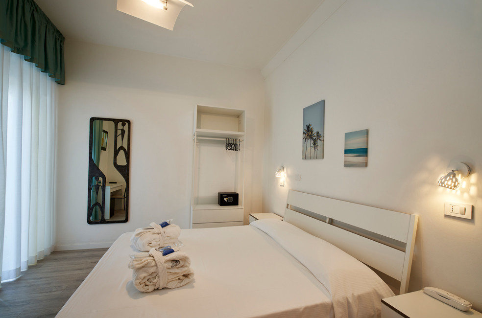 media.Camere-Superior-Terrace-Jacuzzi_2Hotel-Estate-Torre-Pedrera