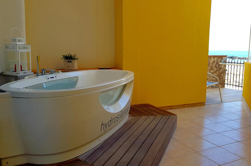 media.Camere-Superior-Terrace-Jacuzzi_4Hotel-Estate-Torre-Pedrera