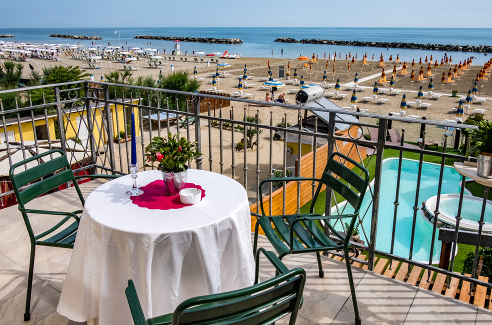 media.Camere-Family_1Hotel-Estate-Torre-Pedrera
