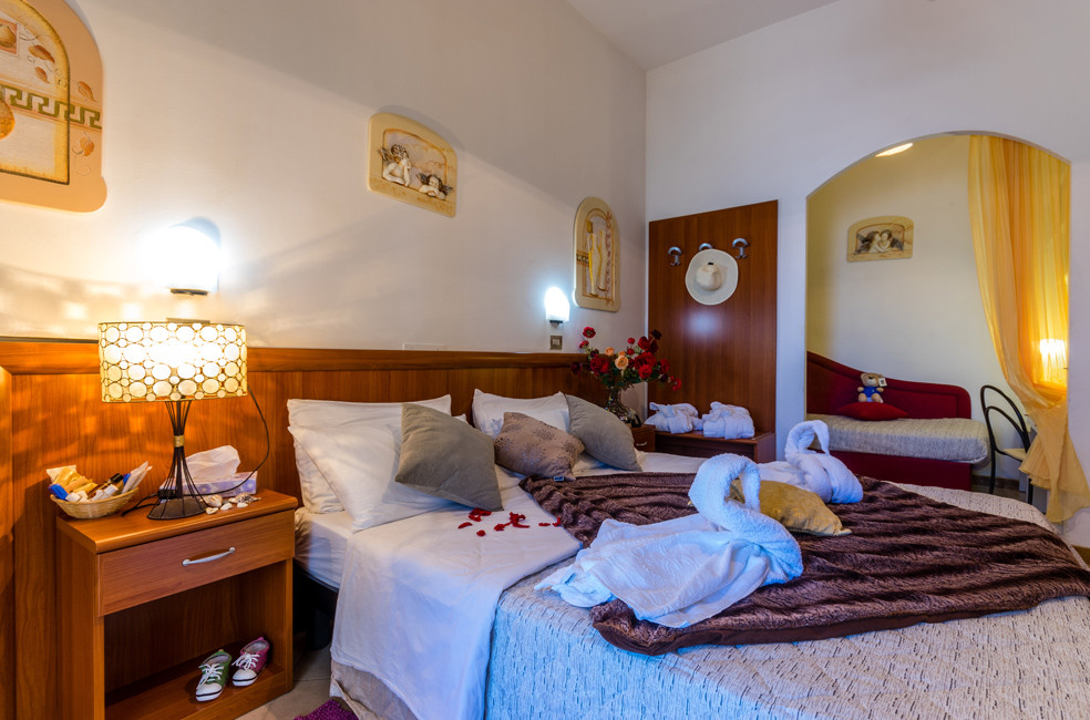 media.Camere-Family_2Hotel-Estate-Torre-Pedrera