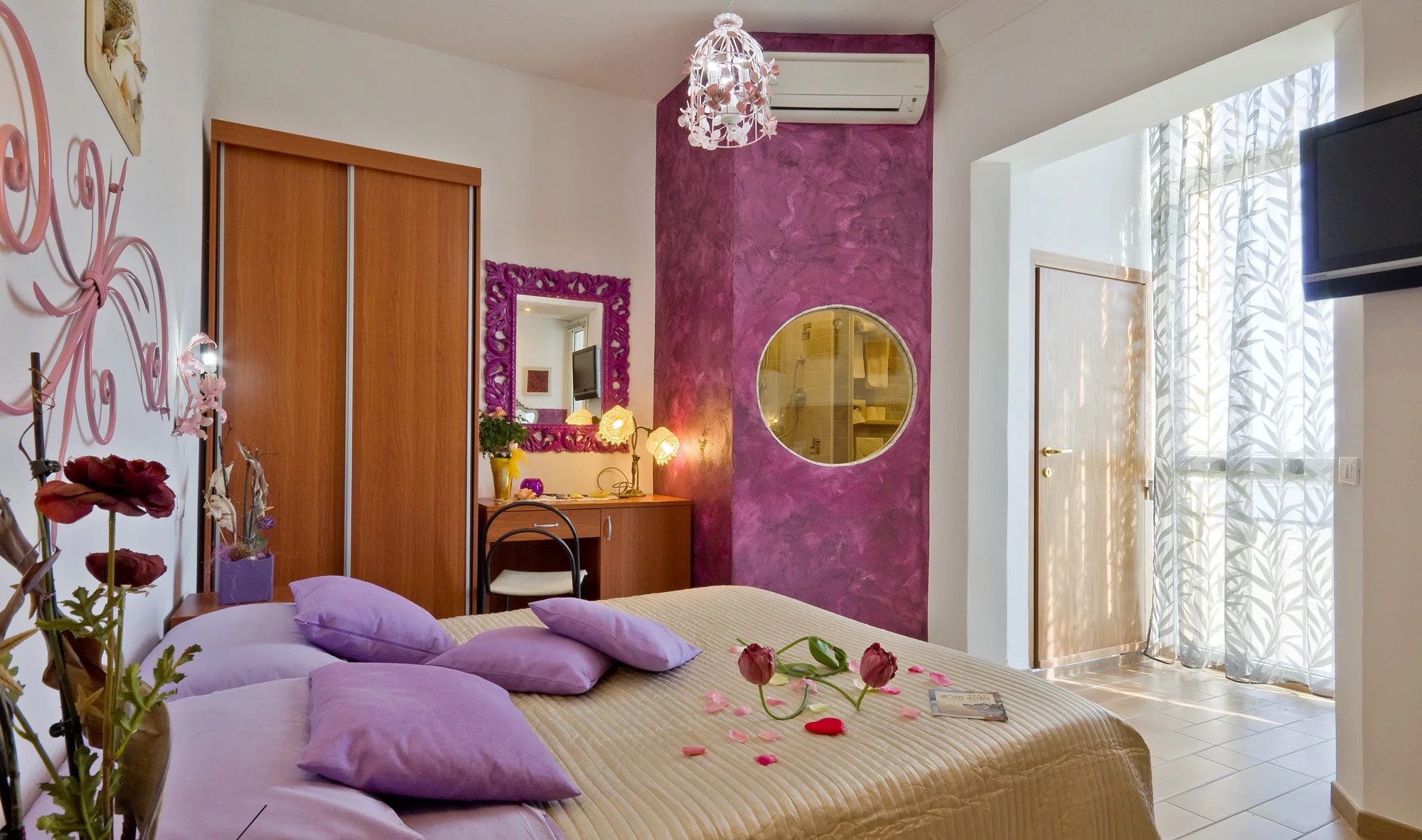 media.Slide-Camera-Deluxe_1Hotel-Estate-Torre-Pedrera